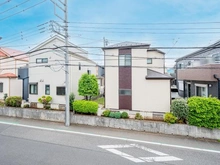 【千葉県/八千代市大和田新田】八千代市大和田新田　中古戸建 眺望：幅員6ｍの広々とした公道に接道