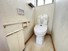 【千葉県/船橋市海神町南】船橋市海神町南一丁目　中古戸建 トイレ：3階　窓がついており、通気性あり
