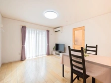 【千葉県/鎌ケ谷市道野辺本町】鎌ヶ谷市道野辺本町1丁目　中古戸建 LDK：南西側は庭のため、日当たり通気性良好です（1階）