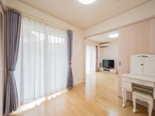 【千葉県/鎌ケ谷市道野辺本町】鎌ヶ谷市道野辺本町1丁目　中古戸建 洋室：収納あり（1階）