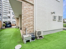 【千葉県/鎌ケ谷市道野辺本町】鎌ヶ谷市道野辺本町1丁目　中古戸建 庭：スロップシンクがあり、外でも水を利用できます