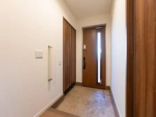 【千葉県/八千代市八千代台西】プラウドシーズン八千代台　八千代市八千代台西4丁目　中古戸建 玄関