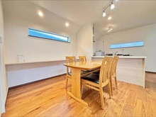 【千葉県/船橋市飯山満町】船橋市飯山満町3丁目　中古戸建 ダイニングキッチン：カウンターがあり、お写真など飾れます