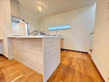 【千葉県/船橋市飯山満町】船橋市飯山満町3丁目　中古戸建 キッチン：横長窓付き