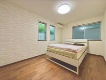 【千葉県/船橋市飯山満町】船橋市飯山満町3丁目　中古戸建 サービスルーム（納戸）：主寝室としても利用できる、約6.5帖のサービスルーム