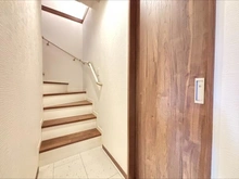 【千葉県/船橋市飯山満町】船橋市飯山満町3丁目　中古戸建 廊下：白を基調としており、明るさを感じられます