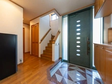 【千葉県/船橋市前貝塚町】船橋市前貝塚町　中古戸建 玄関