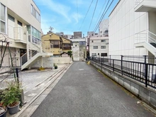 【東京都/港区西麻布】港区西麻布二丁目店舗併用住宅 前面道路