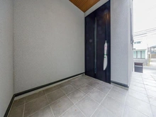 【東京都/世田谷区瀬田】世田谷区瀬田5丁目新築戸建　1号棟 玄関
