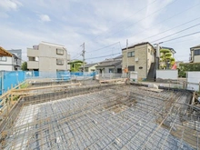 【東京都/立川市富士見町】立川市富士見町2丁目新築戸建　1号棟 建築中の外観：写真手前：1号棟