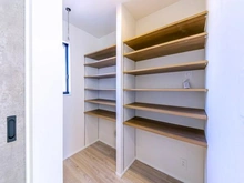 【東京都/立川市富士見町】立川市富士見町2丁目新築戸建　2号棟 可動棚：2階