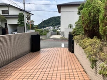 【神奈川県/三浦郡葉山町堀内】神奈川県三浦郡葉山町堀内　中古戸建 駐車場