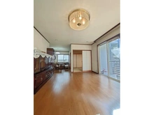 【東京都/町田市三輪緑山】町田市三輪緑山2丁目　戸建 リビング：家具・調度品は価格に含まれません。