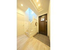 【神奈川県/大和市つきみ野】大和市つきみ野1丁目　戸建 玄関