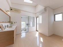 【神奈川県/横浜市青葉区田奈町】横浜市青葉区田奈町　戸建 洗面室：2階