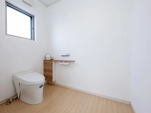 【神奈川県/横浜市青葉区田奈町】横浜市青葉区田奈町　戸建 トイレ：2階