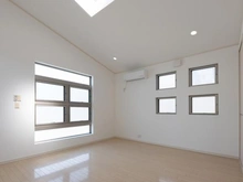 【神奈川県/横浜市青葉区田奈町】横浜市青葉区田奈町　戸建 洋室：洋室勾配天井