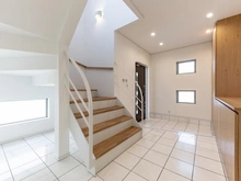 【神奈川県/横浜市青葉区田奈町】横浜市青葉区田奈町　戸建 玄関ホール