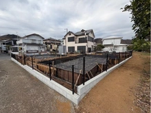 【神奈川県/秦野市北矢名】秦野市北矢名 新築戸建 C号棟／全3棟 建築中の外観：全3棟／手前側
