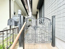 【神奈川県/横須賀市森崎】横須賀市森崎4丁目 戸建（二世帯住宅） アプローチ