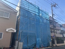 【神奈川県/横浜市磯子区磯子】横浜市磯子区磯子7丁目新築戸建　3号棟 建築中の外観：全棟３現場、正面左側