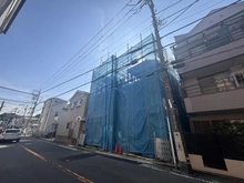 【神奈川県/横浜市磯子区磯子】横浜市磯子区磯子7丁目新築戸建　3号棟 建築中の外観：全3棟現場、正面左側