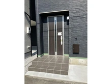 【神奈川県/川崎市川崎区渡田山王町】川崎市川崎区渡田山王町新築戸建　B棟 玄関
