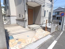 【神奈川県/横浜市南区中里】南区中里2丁目　中古戸建 アプローチ