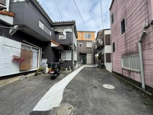 【神奈川県/横浜市西区西戸部町】横浜市西区西戸部町2丁目　新築戸建 アプローチ