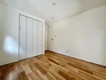 【神奈川県/横浜市中区豆口台】横浜市中区豆口台　新築戸建 サービスルーム（納戸）：約5帖※電気点灯なし