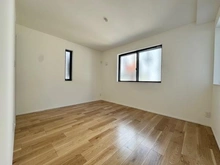 【神奈川県/横浜市中区豆口台】横浜市中区豆口台　新築戸建 洋室：約6.9帖※電気点灯なし