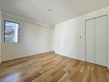 【神奈川県/横浜市中区豆口台】横浜市中区豆口台　新築戸建 洋室：約6.9帖※電気点灯なし