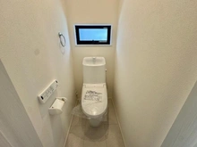 【神奈川県/横浜市保土ケ谷区仏向町】横浜市保土ケ谷区仏向町　新築戸建　1号棟/全2棟 トイレ：1階