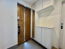 【神奈川県/横浜市保土ケ谷区仏向町】横浜市保土ケ谷区仏向町　新築戸建　1号棟/全2棟 玄関