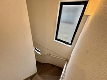 【神奈川県/横浜市保土ケ谷区仏向町】横浜市保土ケ谷区仏向町　新築戸建　1号棟/全2棟 廊下：階段