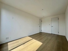 【神奈川県/横浜市保土ケ谷区仏向町】横浜市保土ケ谷区仏向町　新築戸建　1号棟/全2棟 洋室：約7.7帖