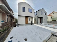 【神奈川県/横浜市保土ケ谷区仏向町】横浜市保土ケ谷区仏向町　新築戸建　1号棟/全2棟 外観：全2棟/写真真ん中