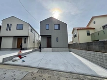 【神奈川県/横浜市保土ケ谷区仏向町】横浜市保土ケ谷区仏向町　新築戸建　2号棟/全2棟 外観：全2棟/写真真ん中