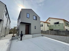 【神奈川県/横浜市保土ケ谷区仏向町】横浜市保土ケ谷区仏向町　新築戸建　2号棟/全2棟 外観：全2棟/写真真ん中