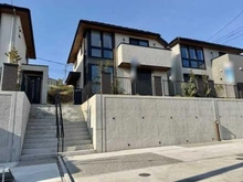 【神奈川県/横浜市都筑区荏田東】横浜市都筑区荏田東四丁目　戸建 2号棟 外観：全3棟/中央