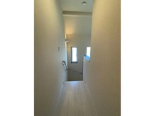 【神奈川県/横浜市磯子区森が丘】横浜市磯子区森が丘2丁目戸建 階段上