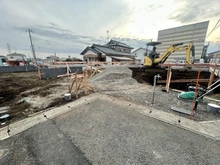 【神奈川県/横浜市瀬谷区阿久和西】横浜市瀬谷区阿久和西4丁目　1号棟 建築中の外観：画面手前側