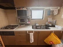 【神奈川県/横浜市港北区菊名】港北区菊名3丁目　中古戸建て キッチン：※家具調度品等は販売価格に含まれません。