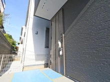 【神奈川県/横浜市旭区白根】旭区白根6丁目　新築戸建　1号棟/全2棟 アプローチ：1号棟（全２棟）