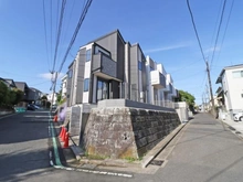 【神奈川県/横浜市旭区白根】旭区白根6丁目　新築戸建　1号棟/全2棟 前面道路：1号棟（全２棟）