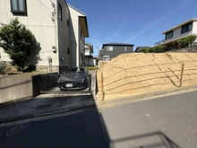 【神奈川県/横浜市金沢区富岡西】金沢区富岡西2丁目　新築戸建2号棟（全2棟） 現地（建築前）：全２区画　正面左側