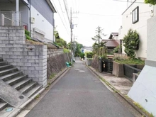 【神奈川県/横浜市金沢区富岡西】金沢区富岡西2丁目　新築戸建2号棟（全2棟） 前面道路