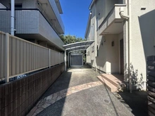【神奈川県/横浜市西区元久保町】横浜市西区元久保町　戸建 アプローチ