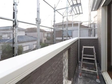 【神奈川県/横浜市戸塚区汲沢】戸塚区汲沢6丁目　中古戸建 バルコニー：リフォーム中（2025年9月撮影）