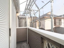 【神奈川県/横浜市戸塚区汲沢】戸塚区汲沢6丁目　中古戸建 バルコニー：リフォーム中（2025年9月撮影）